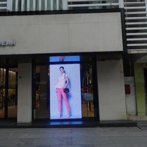 ÉCRAN PUBLICITAIRE P4 LED, HAUTE LUMINOSITÉ, VISIBLE EN PLEIN SOLEIL 100×100 cm
