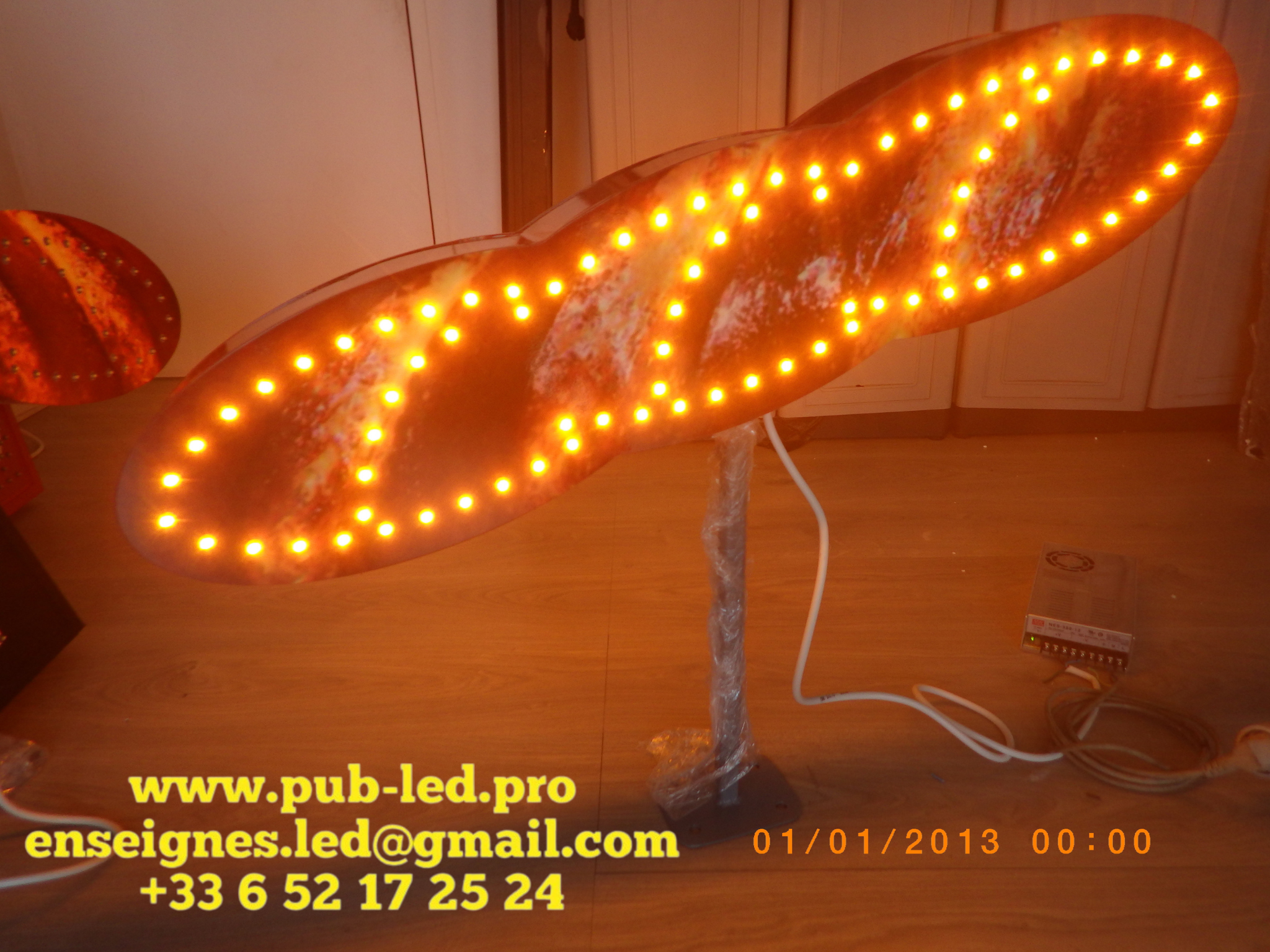 Enseigne lumineuse LED double faces “Baguette” extérieure avec animation et télécommande, 90x20 cm prête à poser – Image 4
