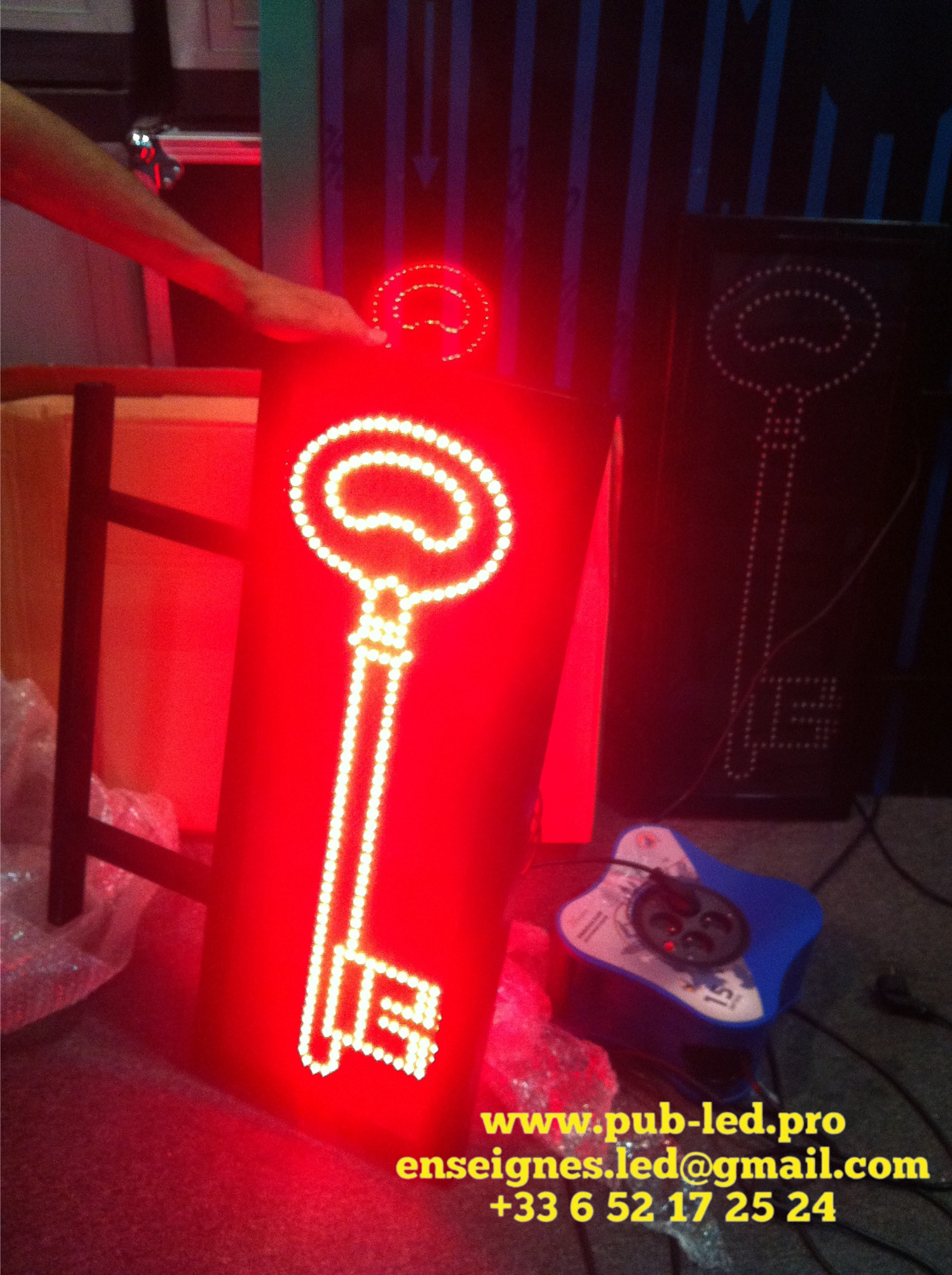 ENSEIGNE LUMINEUSE LED EXTERIEURE CORDONNERIE SERRURERIE AVEC ANIMATION 50x70CM – Image 2