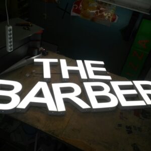ENSEIGNE BOÎTIERS LED 3D “THE BARBER” 40CM