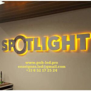 ENSEIGNE LUMINEUSE LED “SPOTLIGHT” LETTRES 3D BOITIERS 40CM TRANSFO 400W