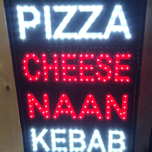 ENSEIGNE TROTTOIR LED “PIZZA” DOUBLE FACE AVEC EFFETS LUMINEUX ET TÉLÉCOMMANDE 130X33CM
