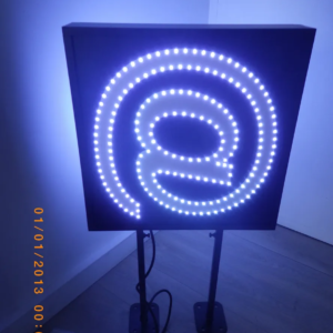 PANNEAU EXTÉRIEUR LED TAXIPHONE DOUBLE FACE ANIMÉ 50X50CM