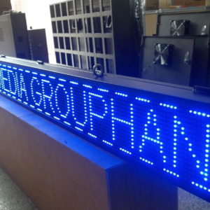 PANNEAU PUBLICITAIRE LED DOUBLE FACE 36×200 CM AVEC ÉCRAN ANIMÉ