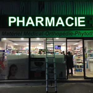 ENSEIGNE LUMINEUSE "PHARMACIE" LED LETTRES 3D BOITIERS 40CM