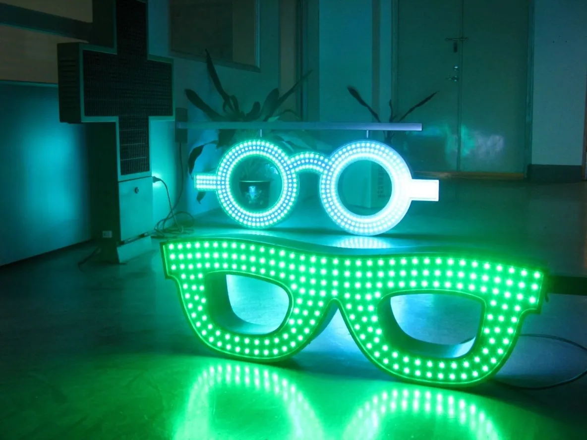 ENSEIGNE LED "LUNETTES" AVEC DOUBLE FACES ET ANIMATION EXTERNE 110X40cm