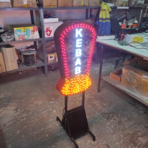 STOP TROTTOIR PUBLICITAIRE LED “KEBAB” DOUBLE FACE AVEC ÉCLAIRAGE ANIMÉ